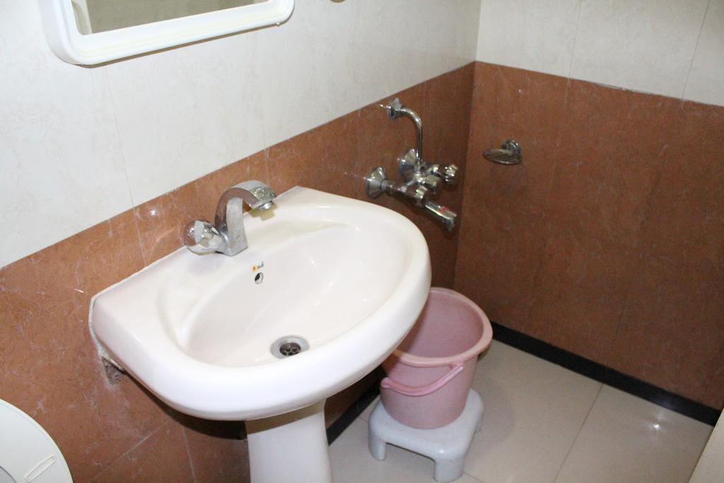 ماهاباليشوار Hotel Shanti Palace المظهر الخارجي الصورة