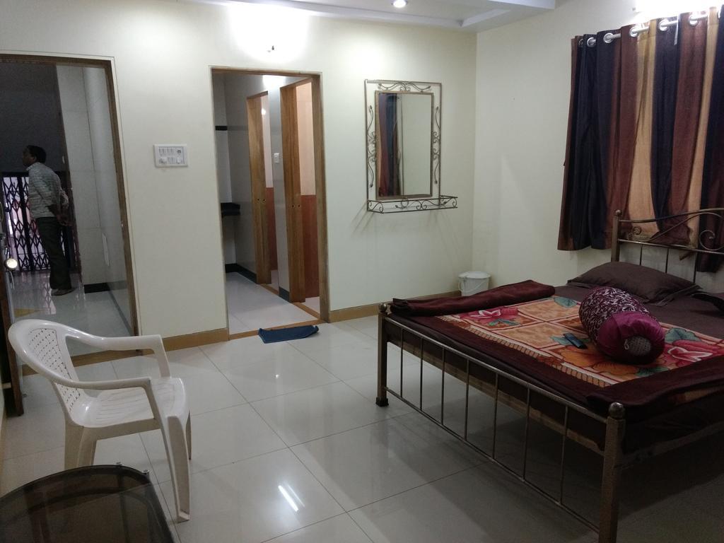 ماهاباليشوار Hotel Shanti Palace المظهر الخارجي الصورة