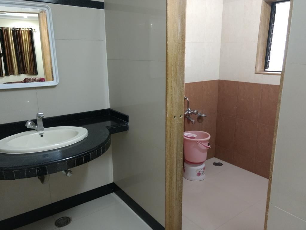 ماهاباليشوار Hotel Shanti Palace المظهر الخارجي الصورة
