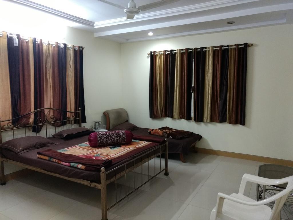 ماهاباليشوار Hotel Shanti Palace المظهر الخارجي الصورة