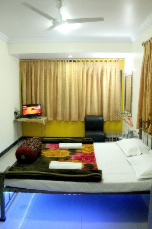 ماهاباليشوار Hotel Shanti Palace المظهر الخارجي الصورة