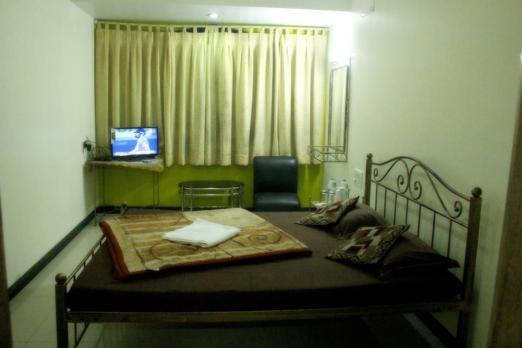 ماهاباليشوار Hotel Shanti Palace المظهر الخارجي الصورة