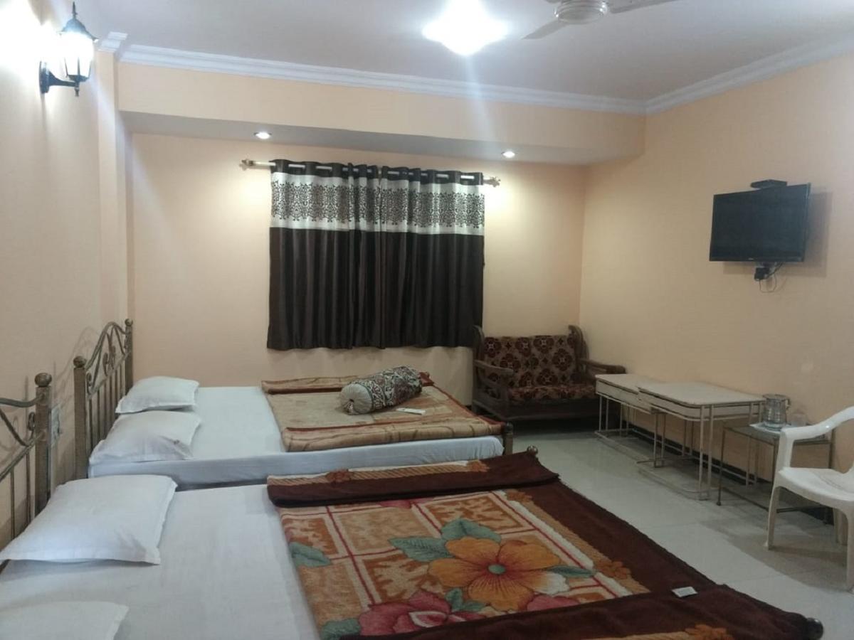 ماهاباليشوار Hotel Shanti Palace المظهر الخارجي الصورة